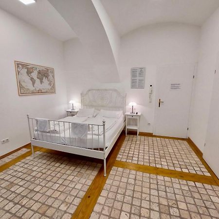 Modern Studios Near City Center Виена Екстериор снимка