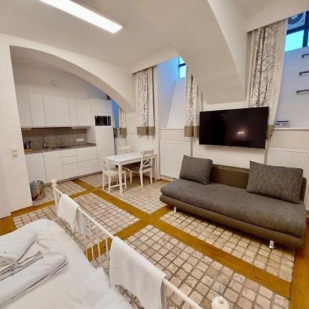 Modern Studios Near City Center Виена Екстериор снимка