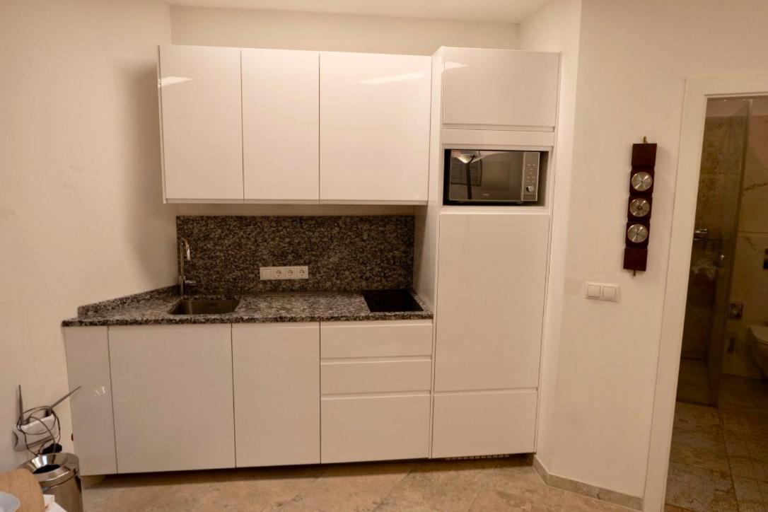 Modern Studios Near City Center Виена Екстериор снимка