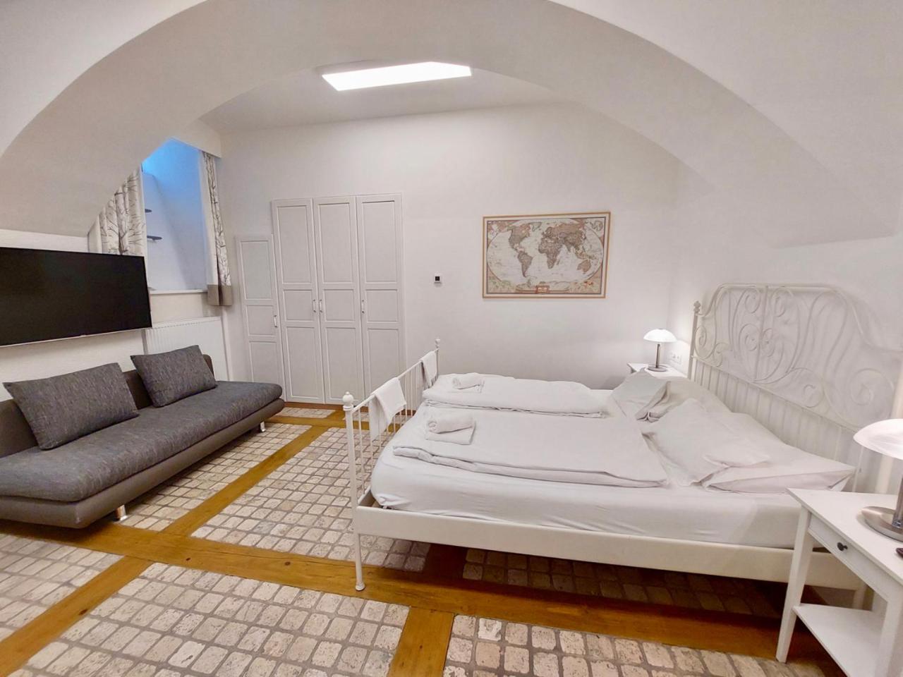 Modern Studios Near City Center Виена Екстериор снимка