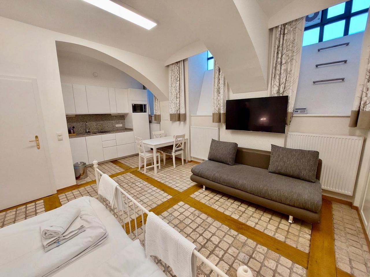 Modern Studios Near City Center Виена Екстериор снимка