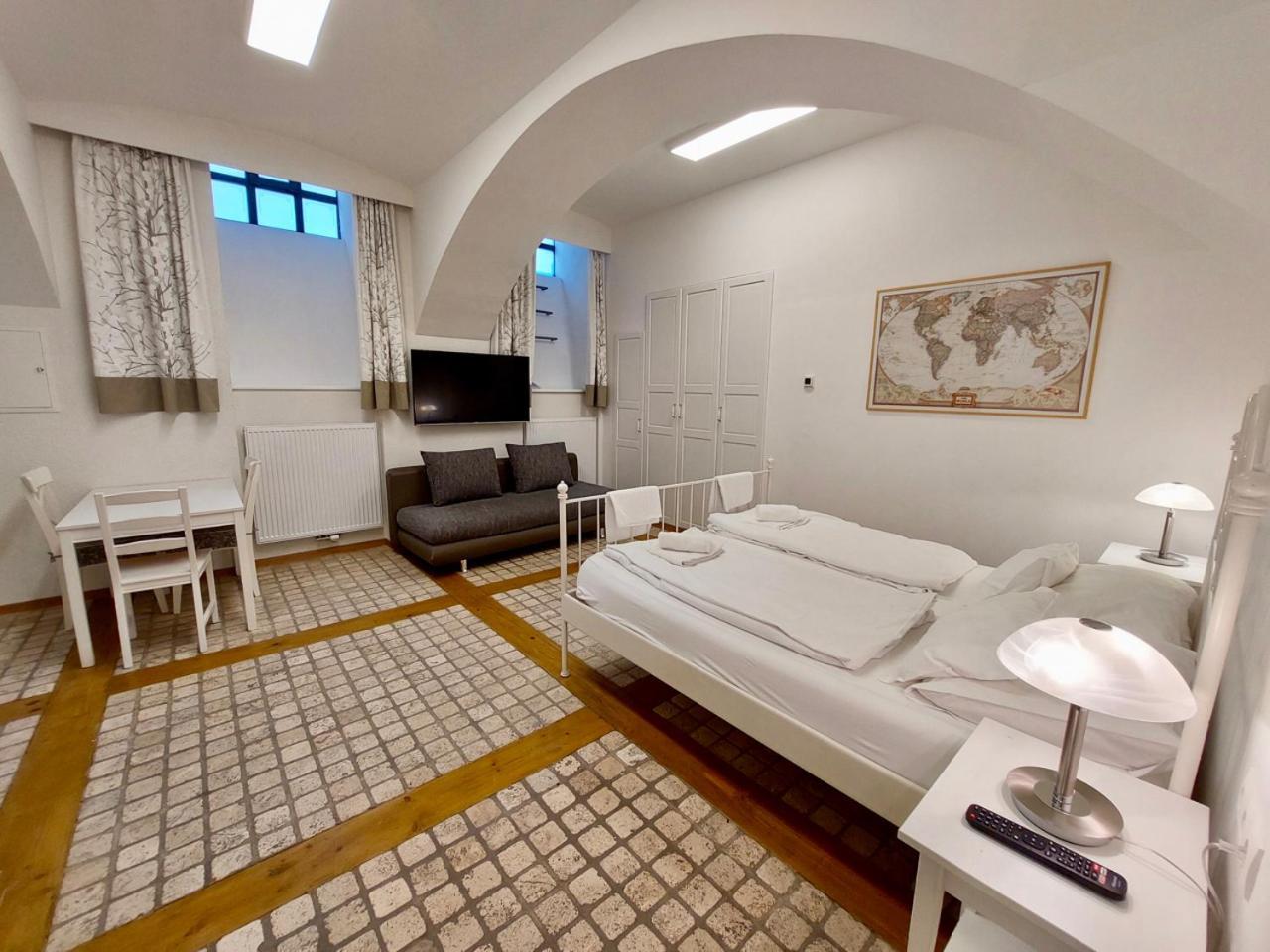 Modern Studios Near City Center Виена Екстериор снимка